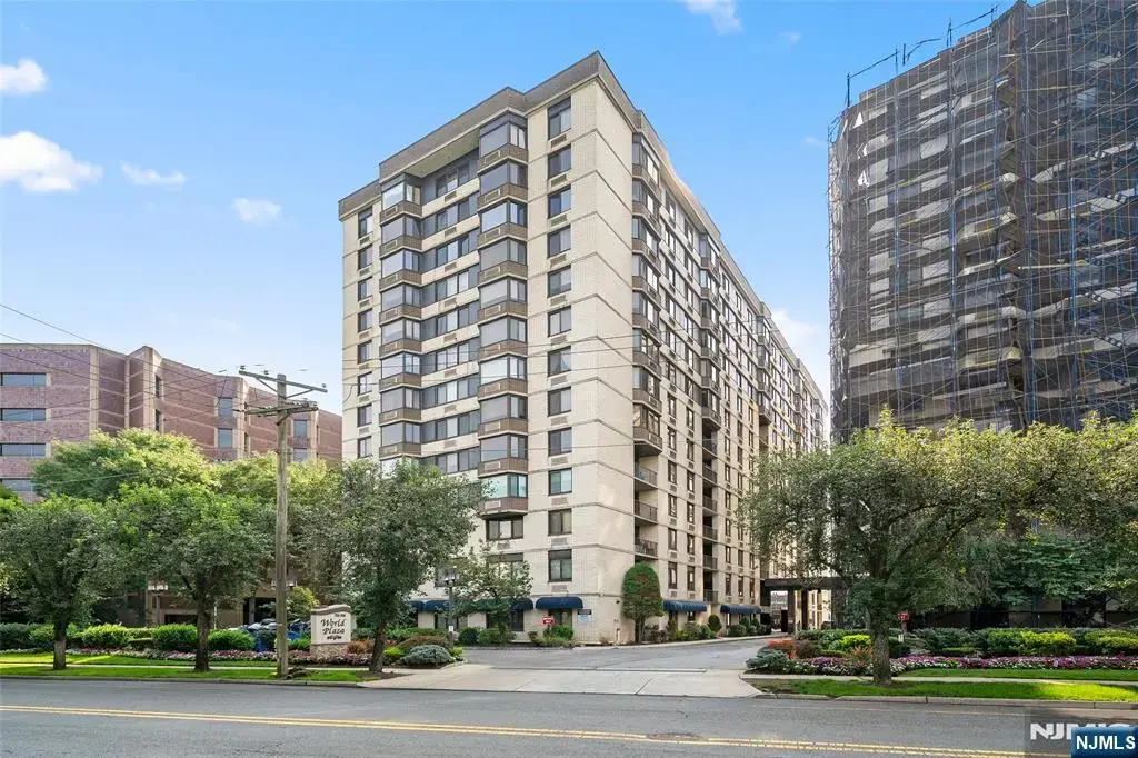 326 Prospect Avenue 8j, Hackensack