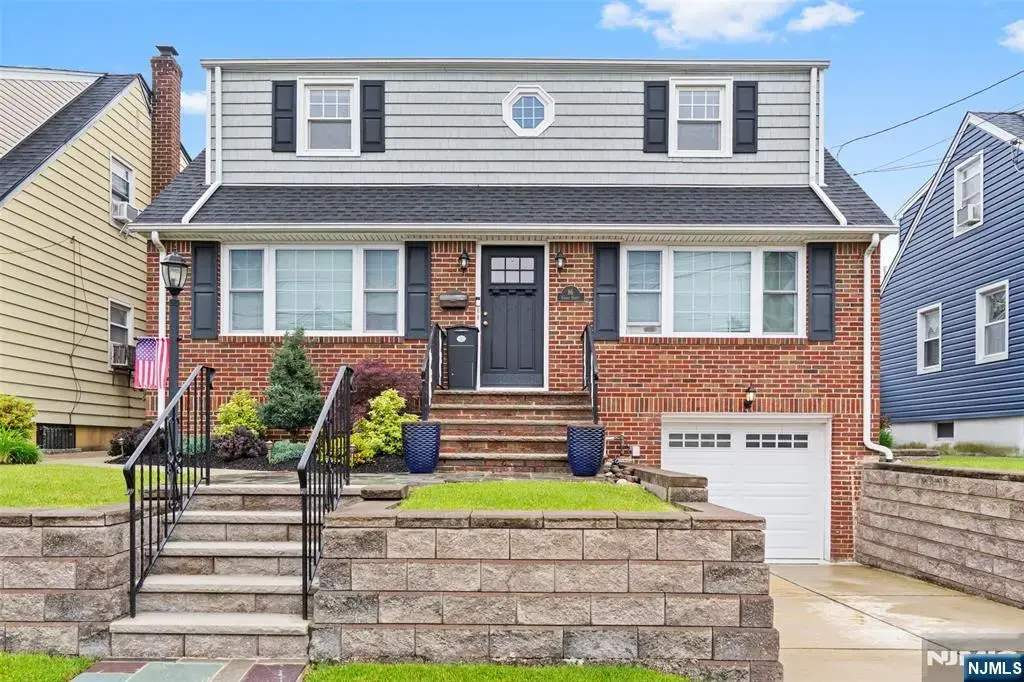 86 Forest, North Arlington