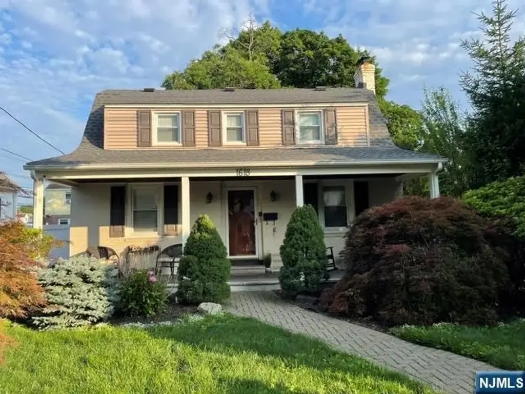 16-18 Morlot Avenue, Fair Lawn