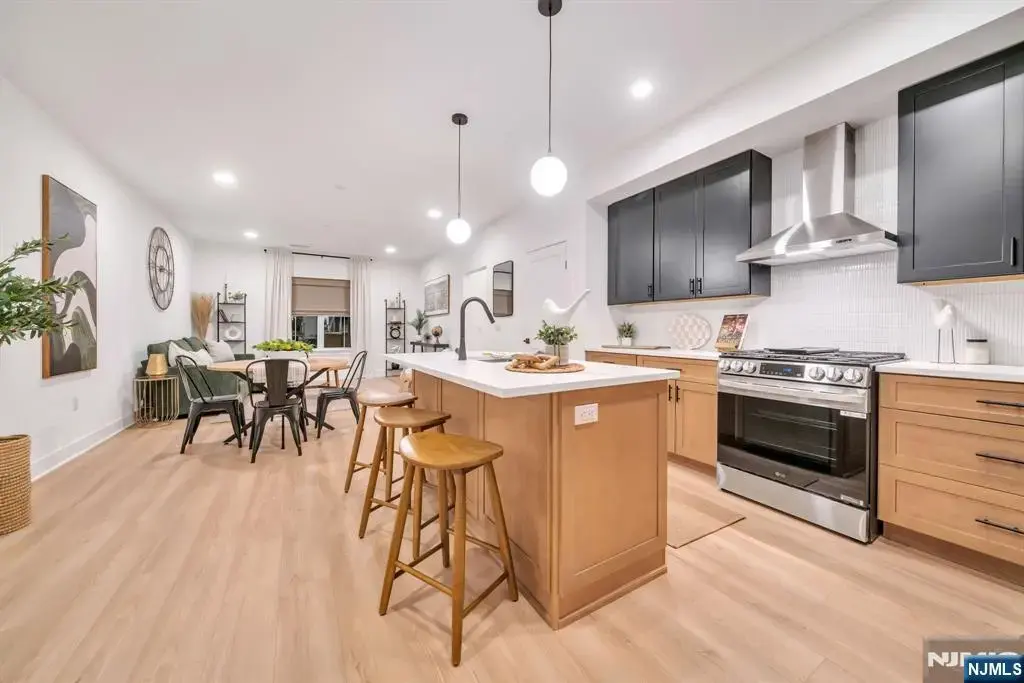 20 Encampment Court 207, Montville Township