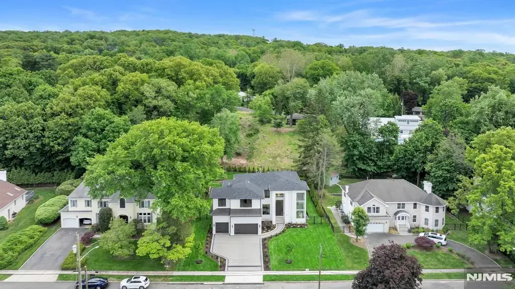 61 Mac Arthur Avenue, Closter