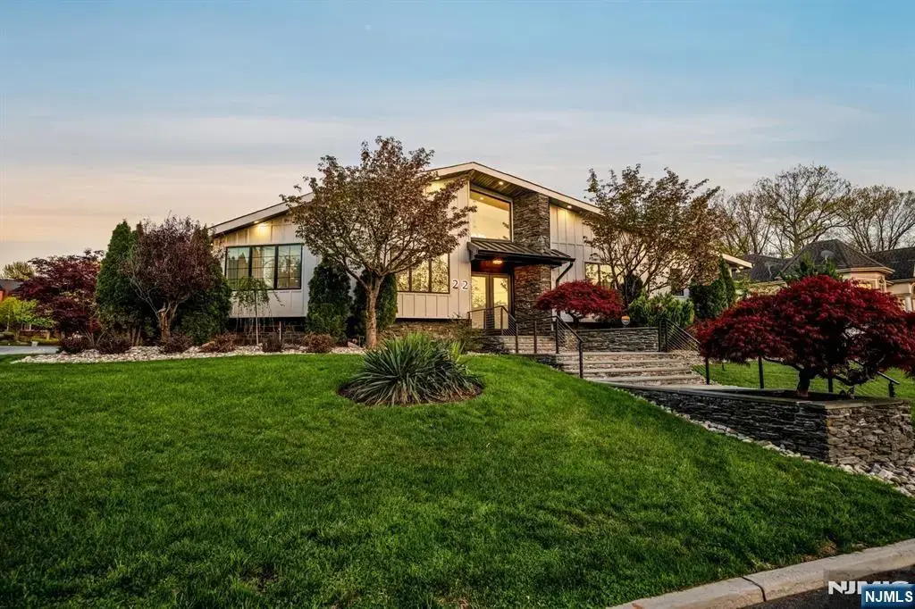 22 Berkshire Place, Englewood Cliffs