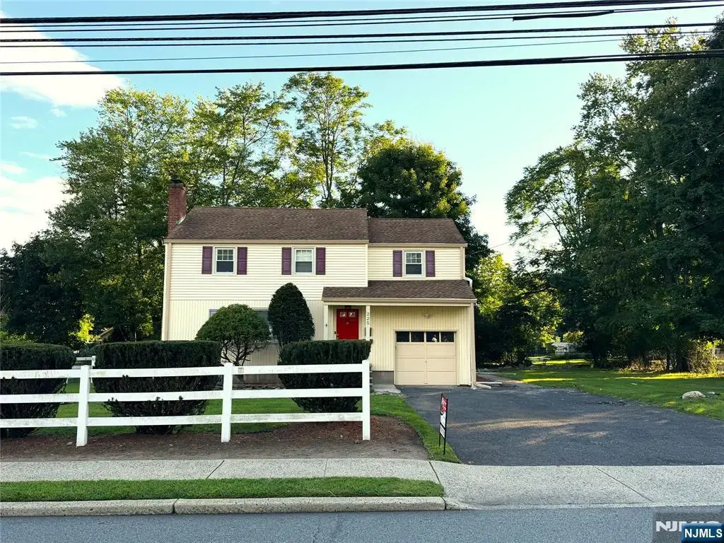 225 Hillside, Allendale