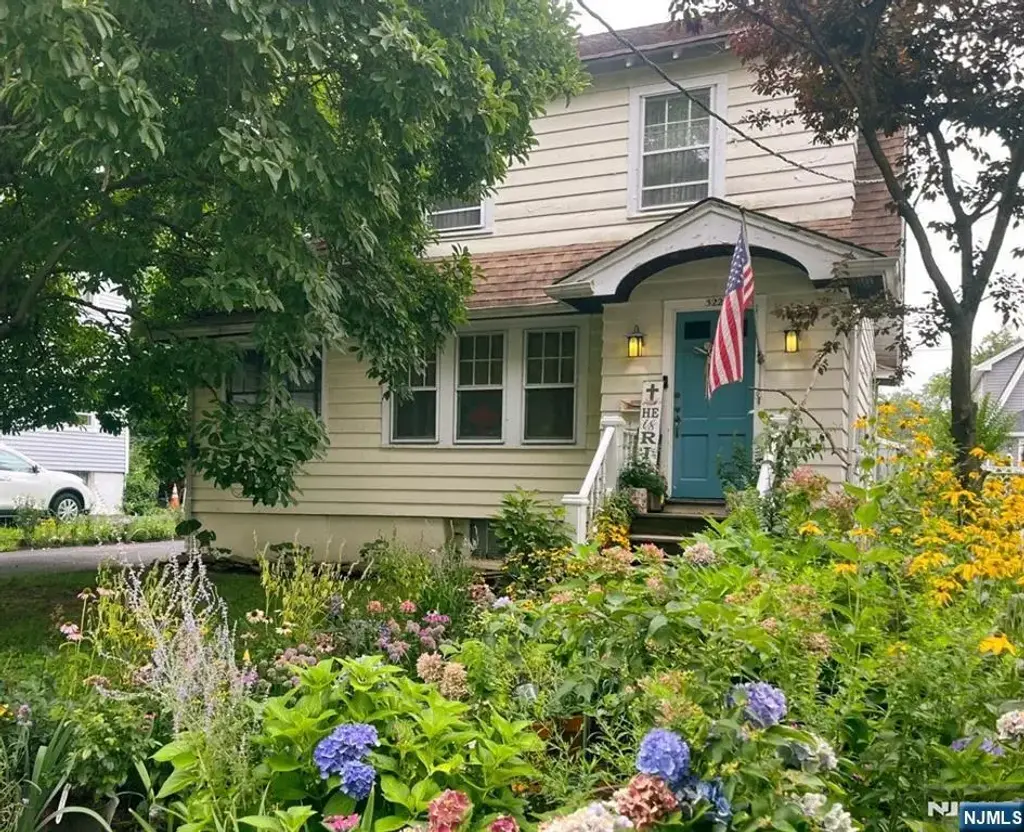 322 Magnolia Place, Leonia