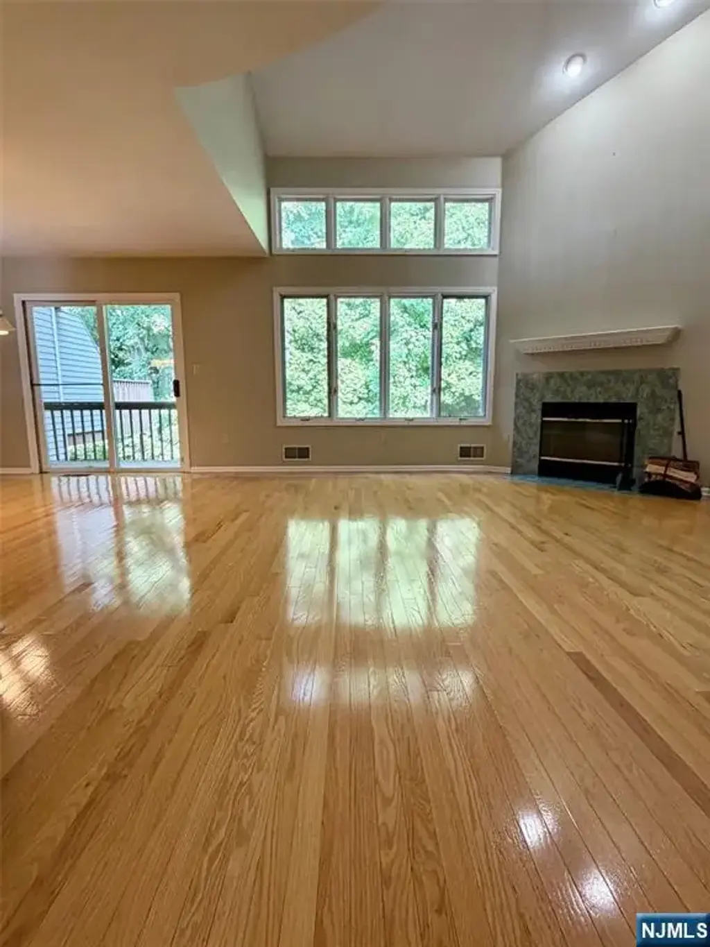 19 Lakeview Drive, Old Tappan