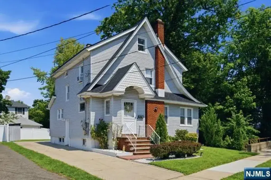38 Shadyside Avenue, Dumont