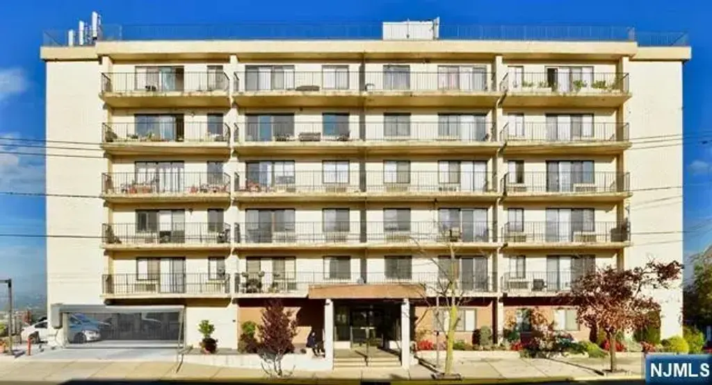 233 12th 2a, Palisades Park