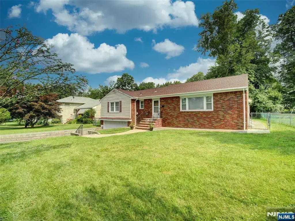 25 Woodland Avenue, West Orange