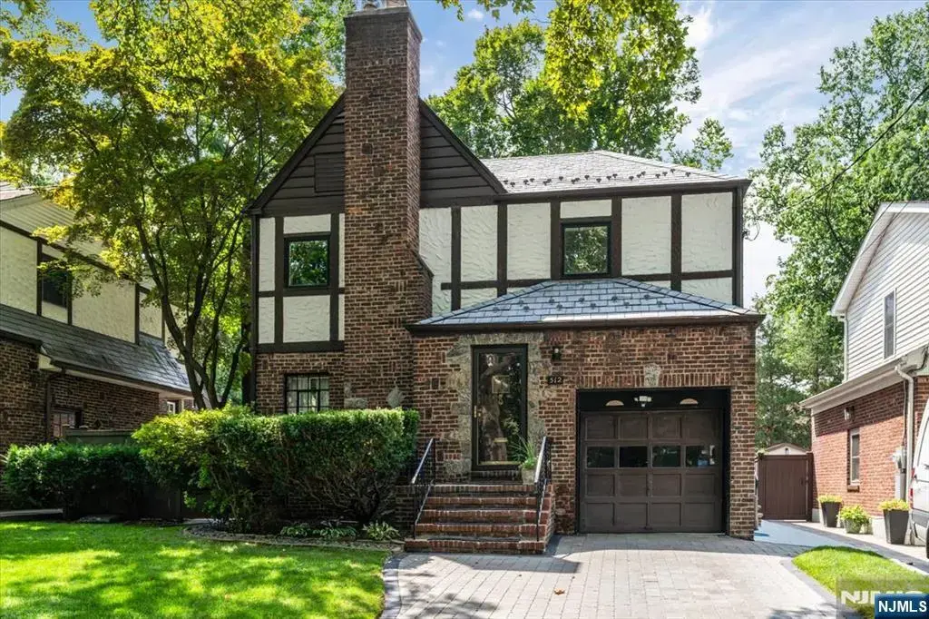 512 Fairidge Terrace, Teaneck