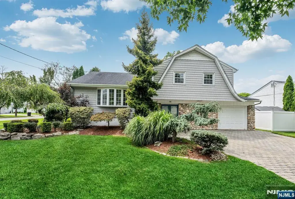 14 Aspen Court, Paramus