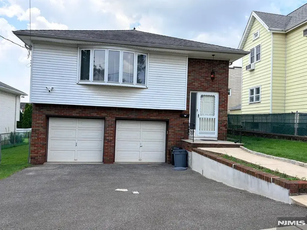 566 Anderson, Wood Ridge