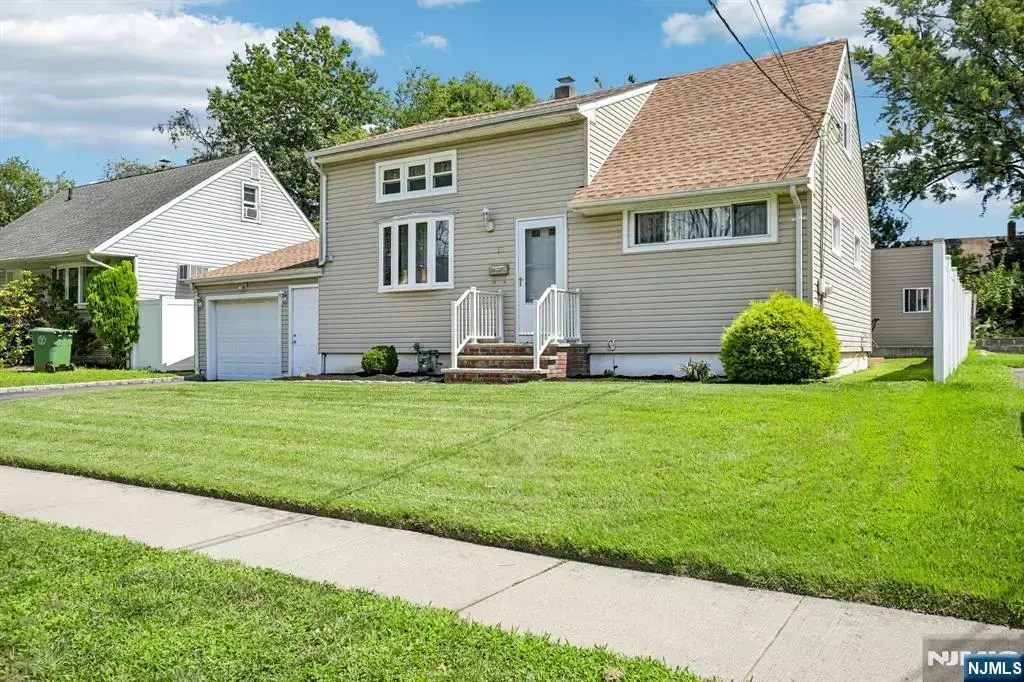 10 Independence Drive, Roselle