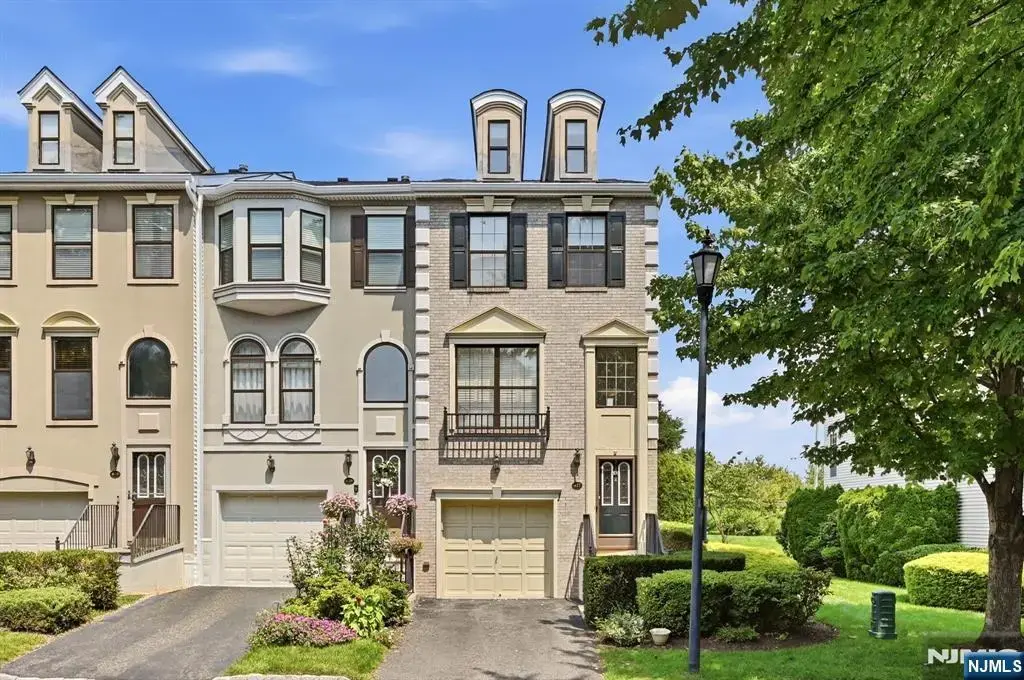 427 Hartford Drive 4028, Nutley