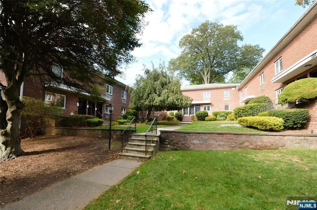 260 Oak A3, Ridgewood