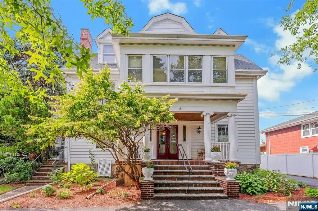 111 Grand Place, Kearny