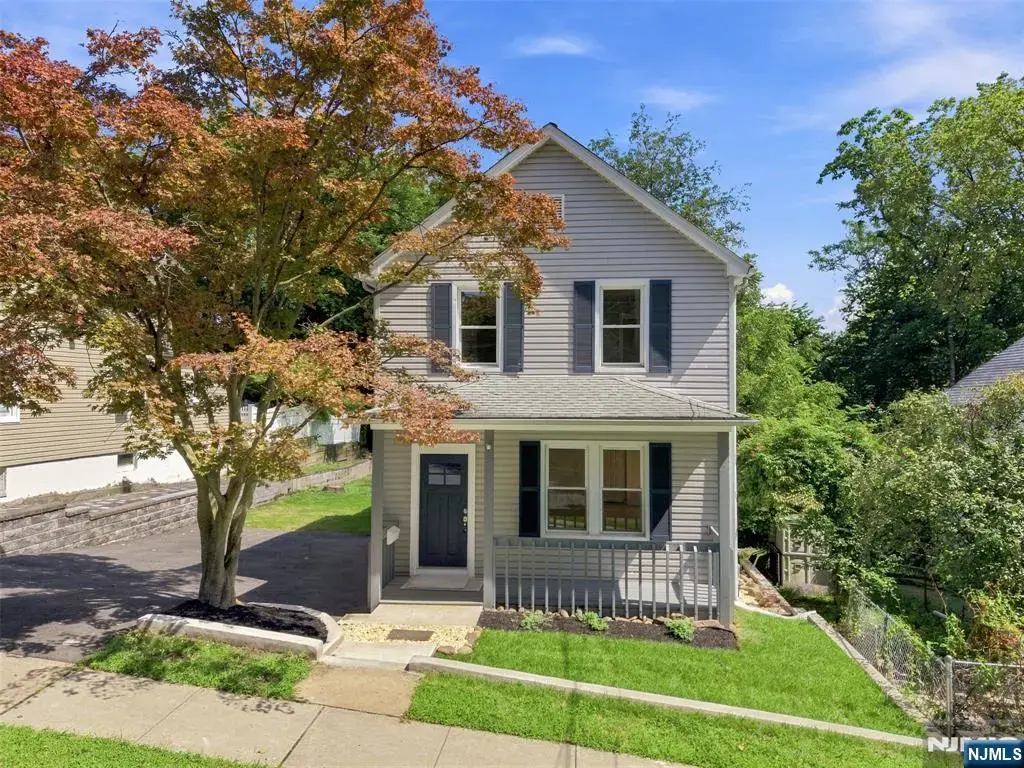 33 Mohawk Avenue, Hawthorne