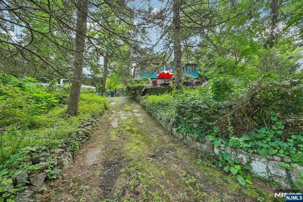 18 Nakomis Path, Lincoln Park Borough