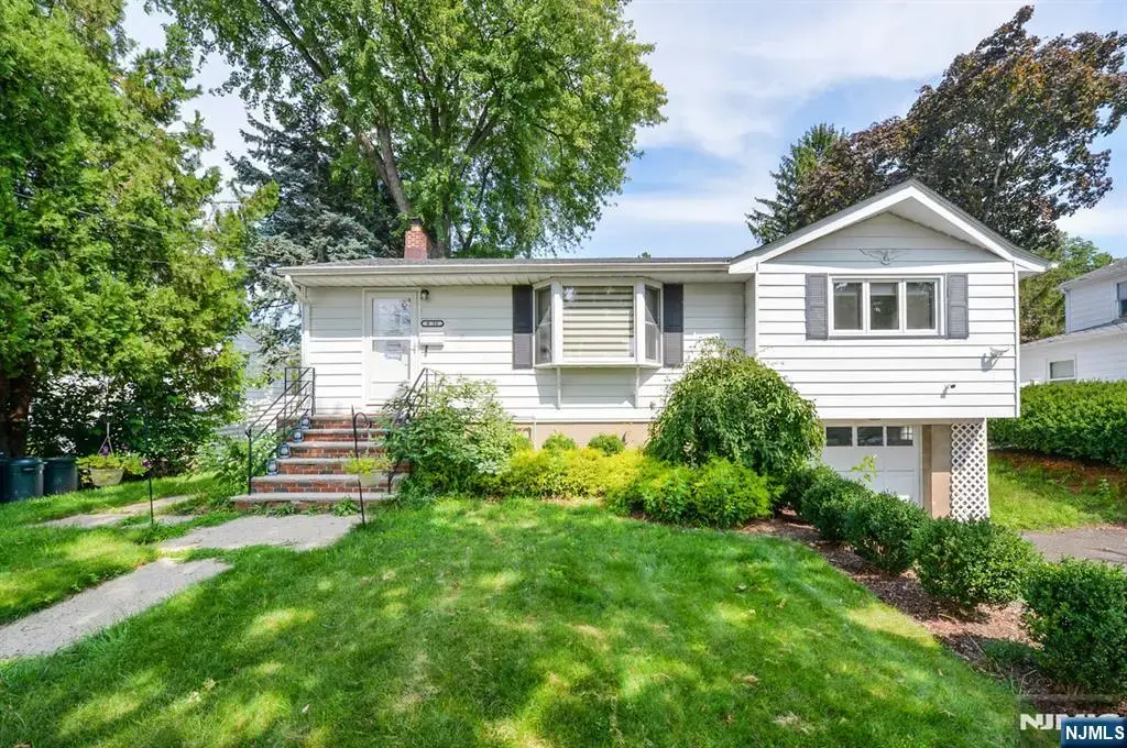 8-51 Henderson Boulevard, Fair Lawn