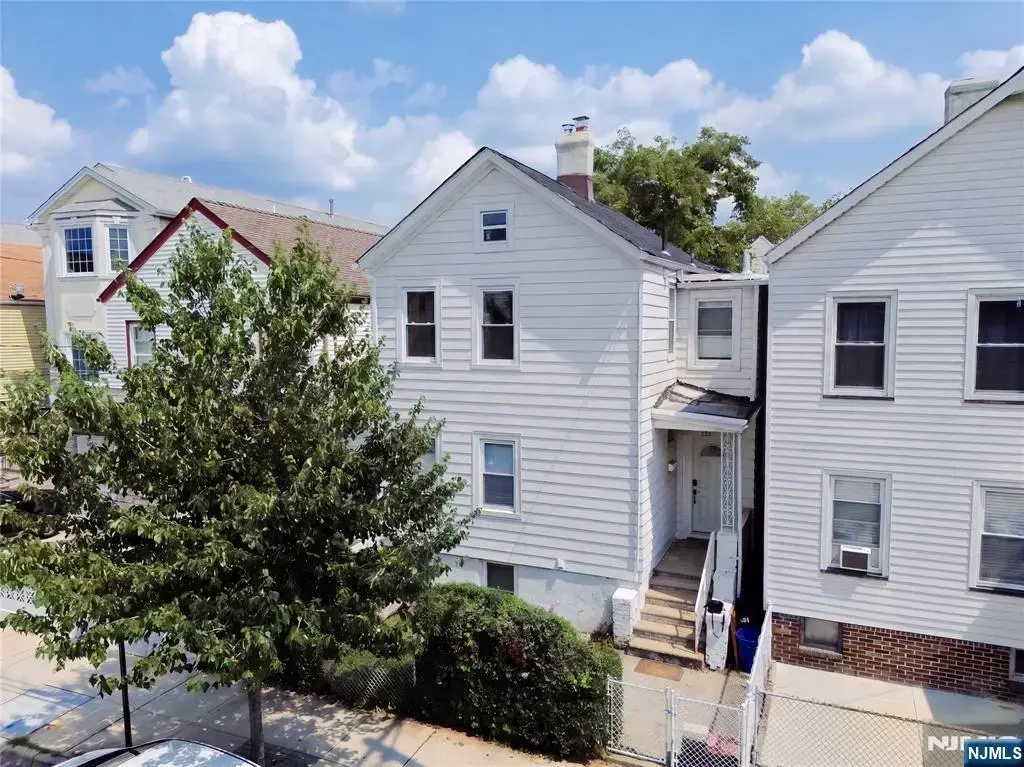 323 John Street, Harrison