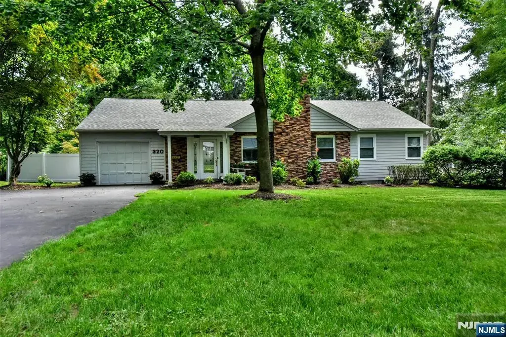 320 Monroe Avenue, Wyckoff