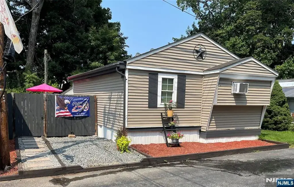 61 Travelo Drive, Wayne