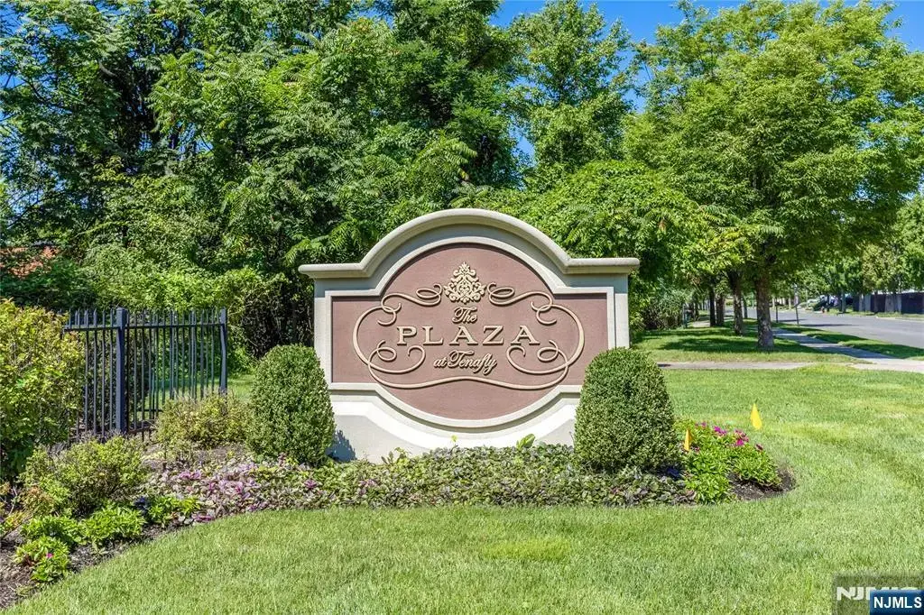 1310 The Plaza 1310, Tenafly