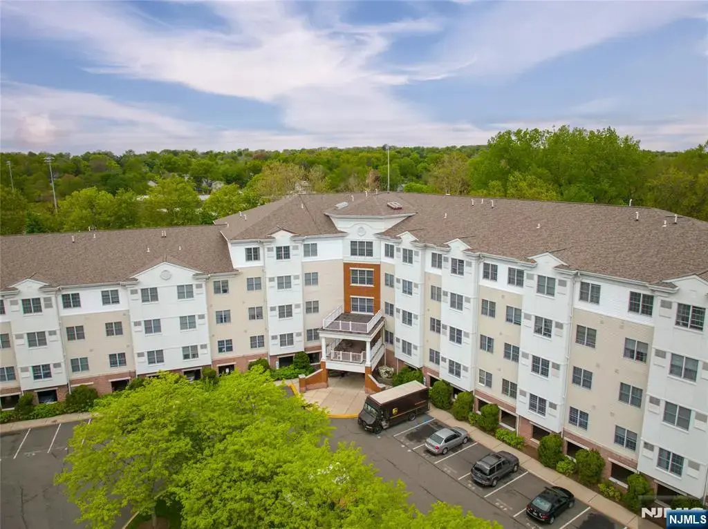189 Forest Avenue 411, Paramus