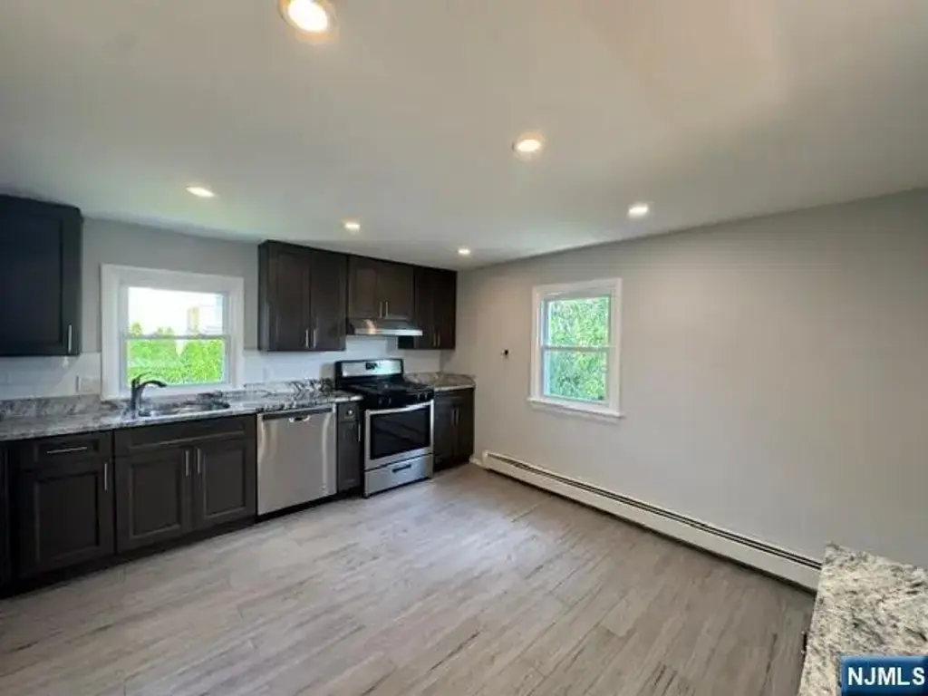 151 Lee 2nd Fl, Elmwood Park