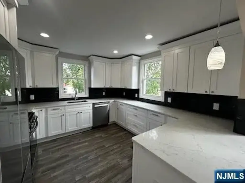 195 Closter Dock 2nd Fl, Closter