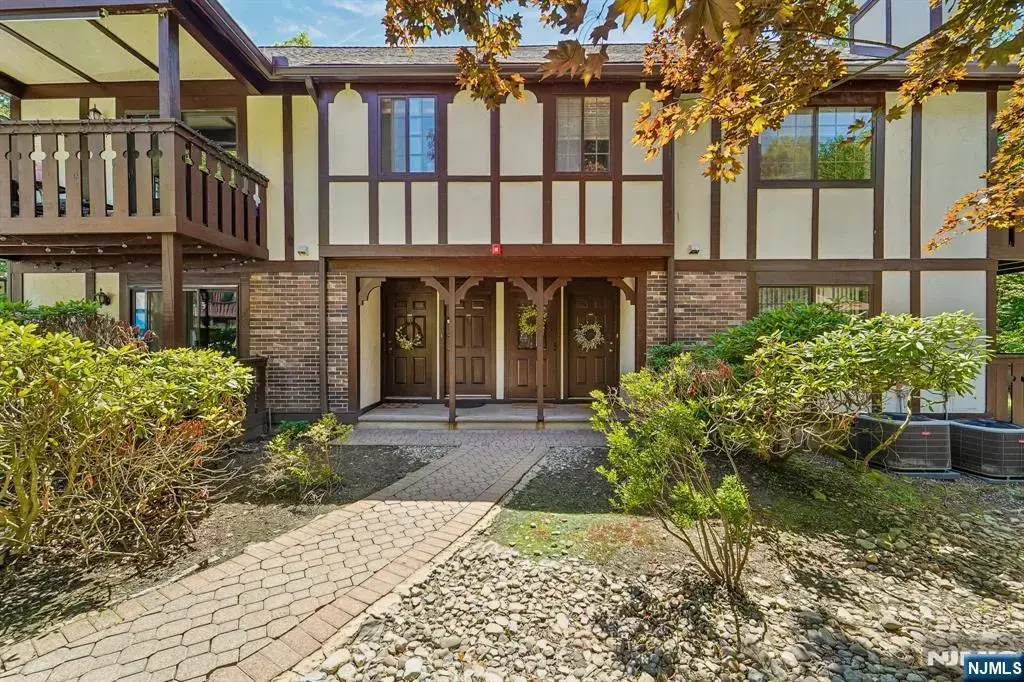3811 Melville Court, Mahwah
