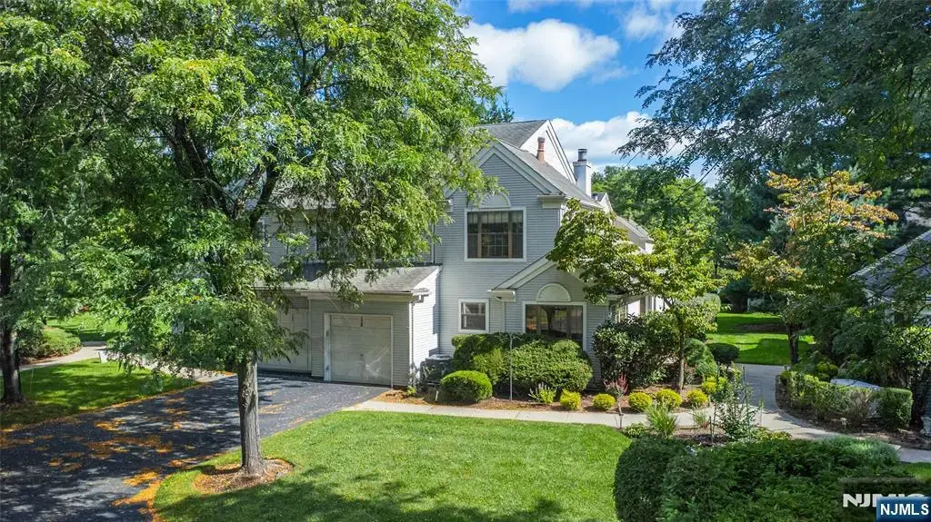 138 Day Court, Mahwah