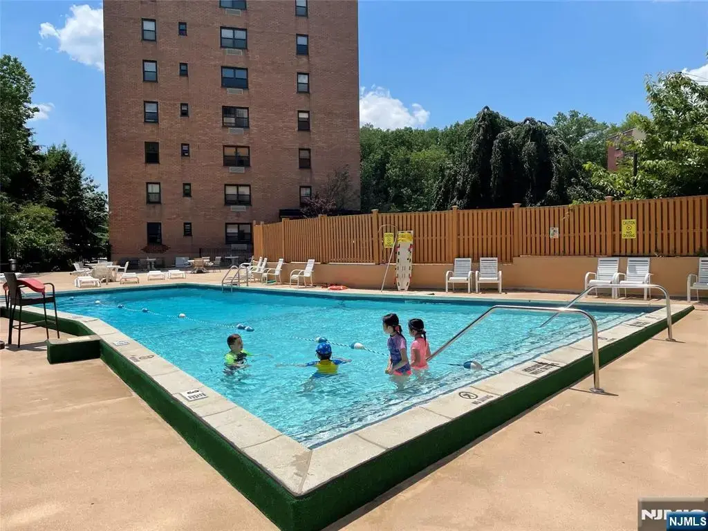 2348 Linwood 7l, Fort Lee