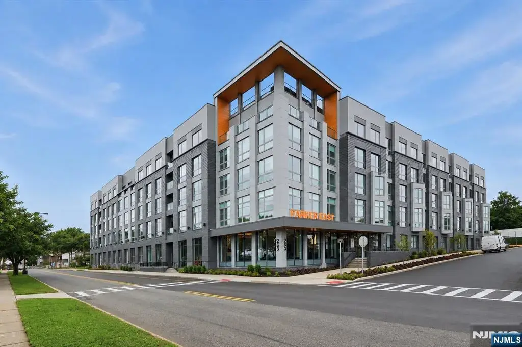263 Hackensack 222, East Rutherford
