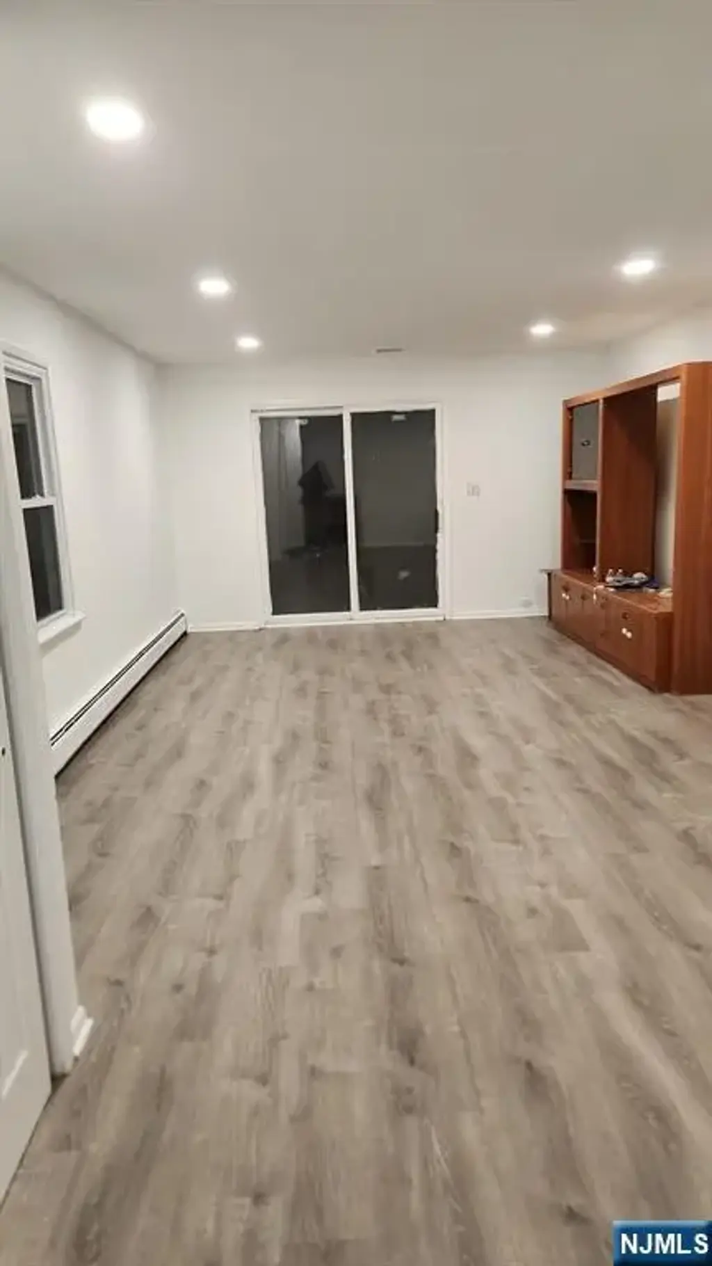 64 Druid, Dumont