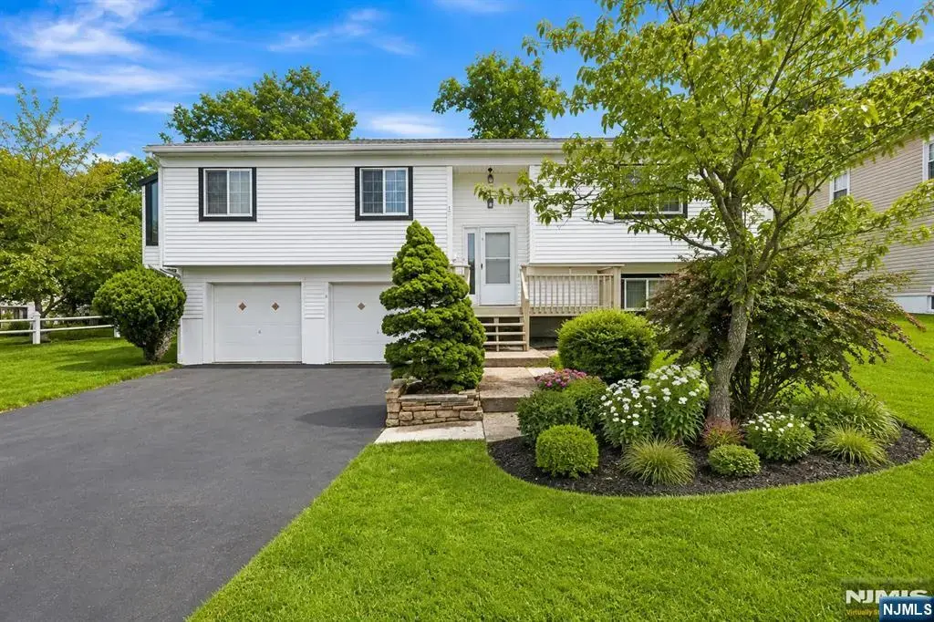 17 Lunn Avenue, Bergenfield