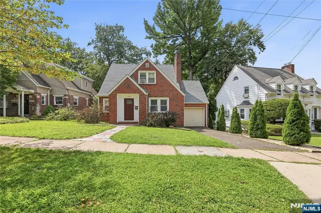 680 Northumberland Road, Teaneck