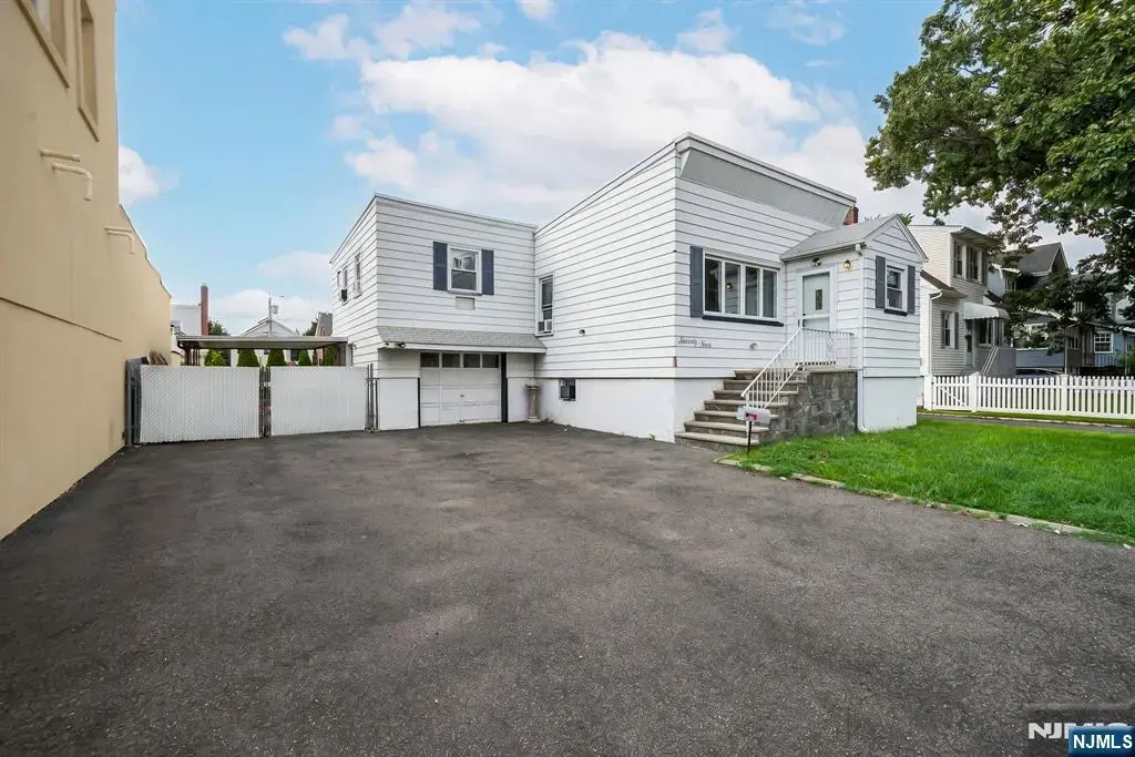 79 Moonachie Road, Moonachie