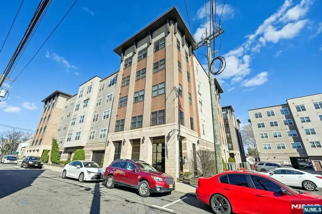 5808 Washington 507, West New York