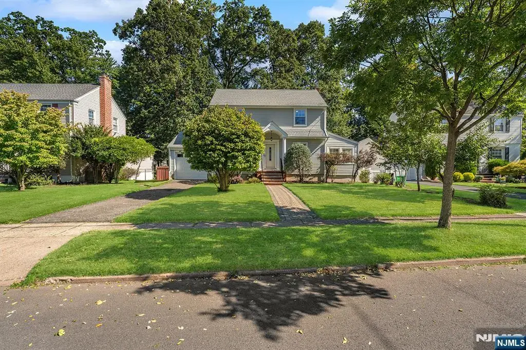 164 Kensington Road, River Edge