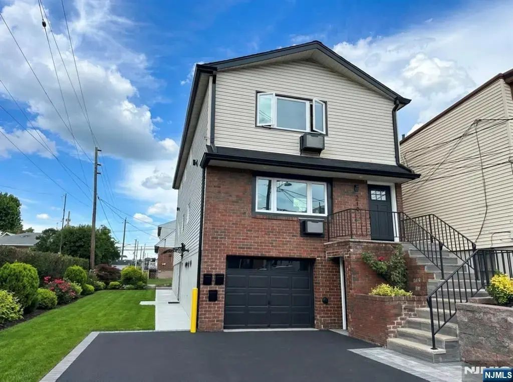 219 Cliff 2, Cliffside Park