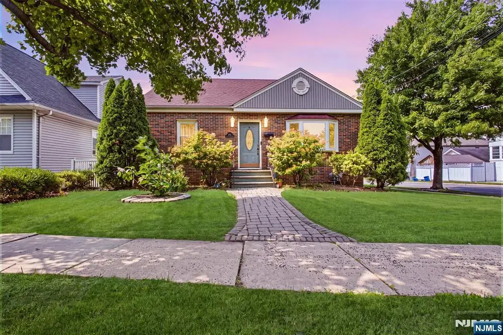 640 New York Avenue, Lyndhurst