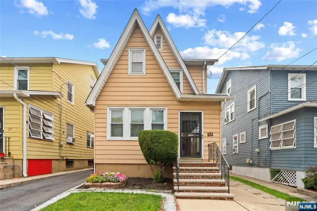 121 Schofield, Newark