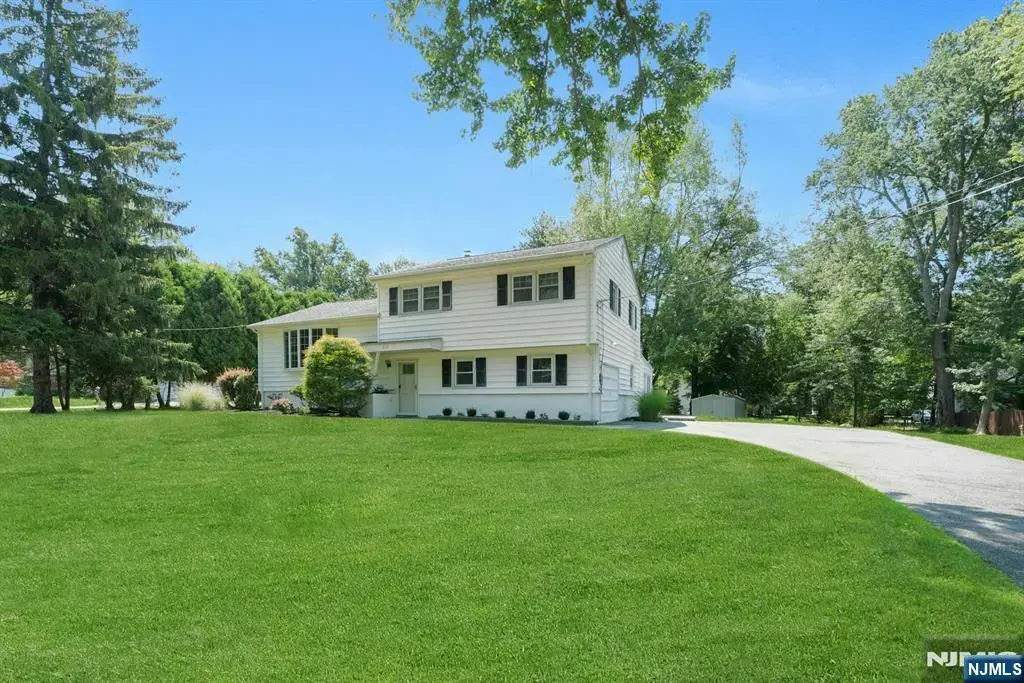 615 Maze Road, River Vale