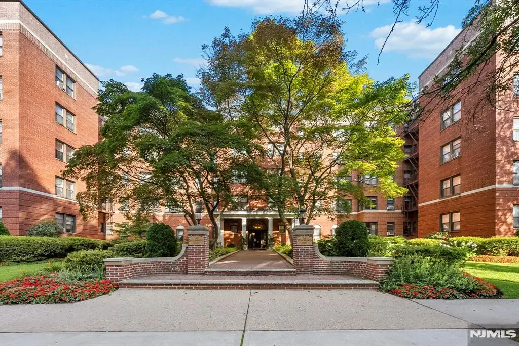 100 Prospect Avenue 1f, Hackensack