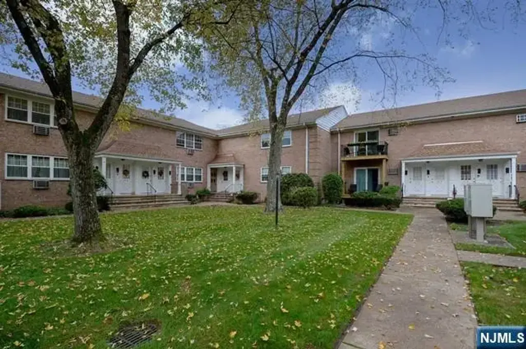 636 Godwin 9a, Midland Park