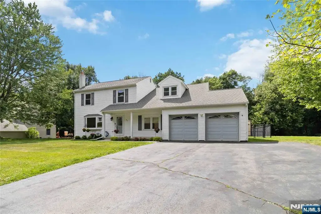 37 Rolling Ridge Road, West Milford