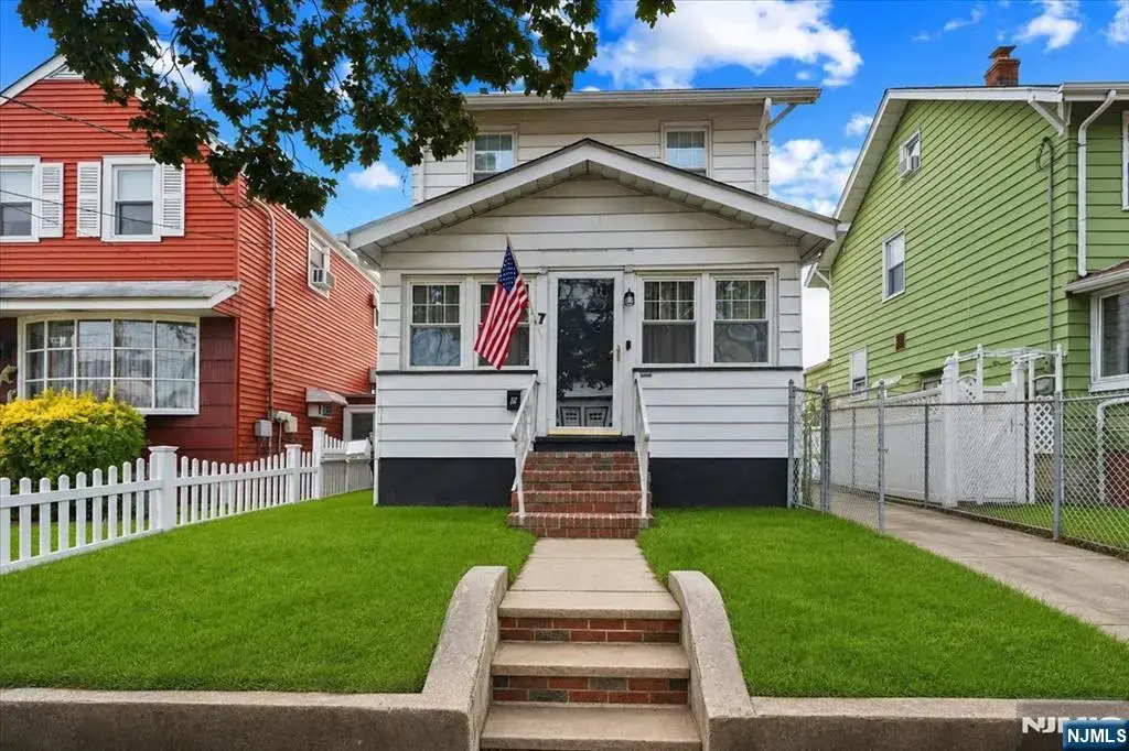 7 Laurel Place, East Rutherford