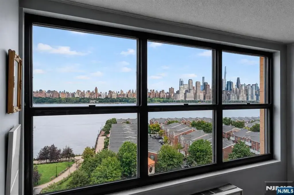 7004 Boulevard E 10e, Guttenberg