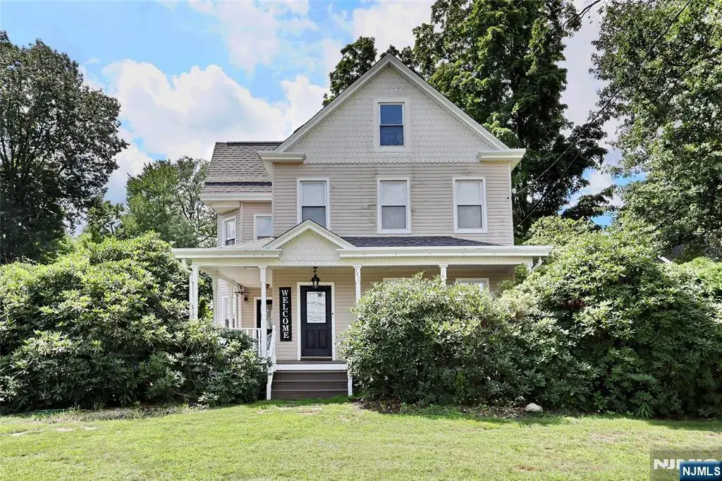 142 Wyckoff Avenue, Waldwick