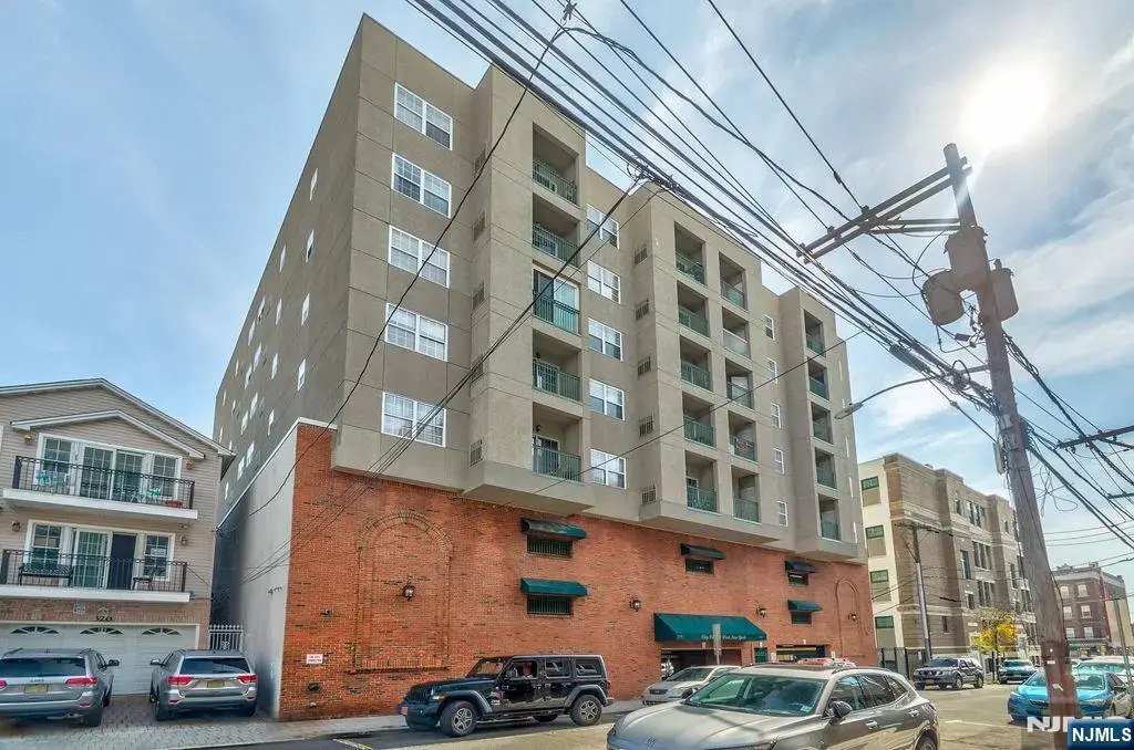 318 54th 4g, West New York